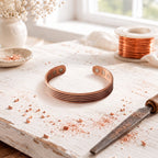 Kobberarmbånd med Stria-design